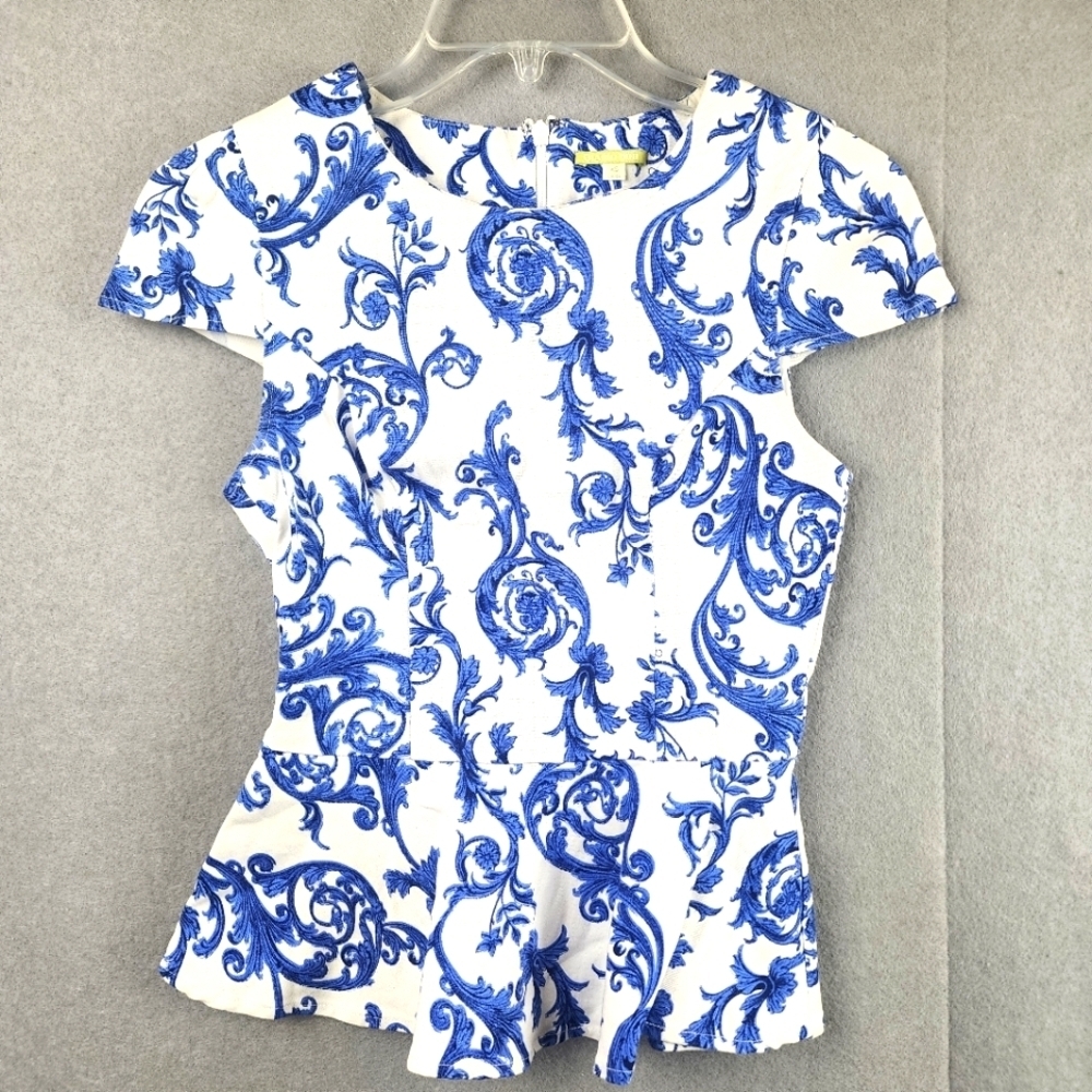 Blue and White Patterned Women's Top Capped Sleeve Gianni Bini Size XS
